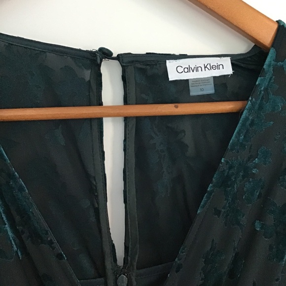 Calvin Klein. 3/4 sleeves. Black & green velvet floral. V-neck. High-low hem. - Picture 3 of 9